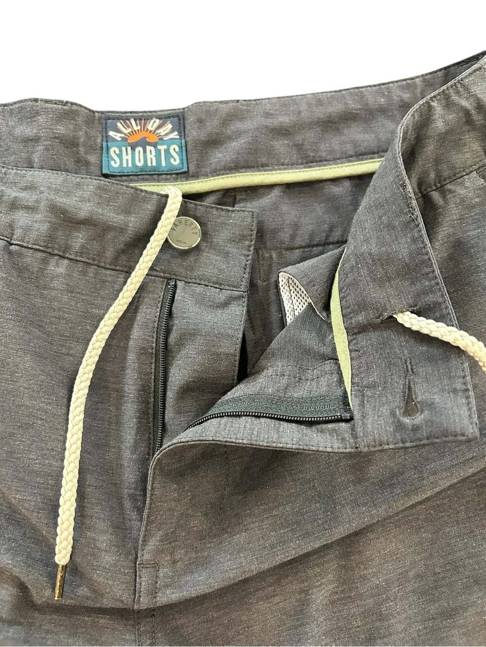 Faherty All Day Shorts Mens Size 33 Gray Hybrid Stretch Drawstring 7” EUC